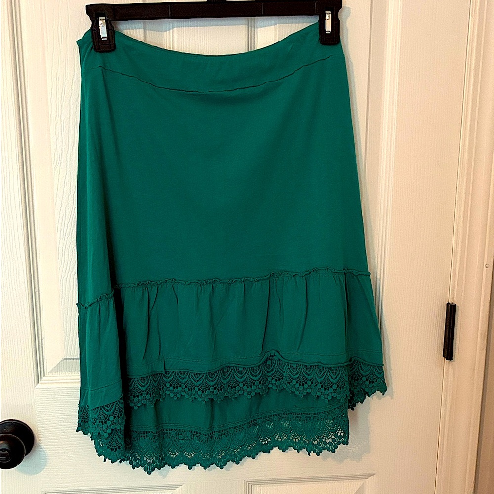 Elastic waist high low skirt with lace at the bottom